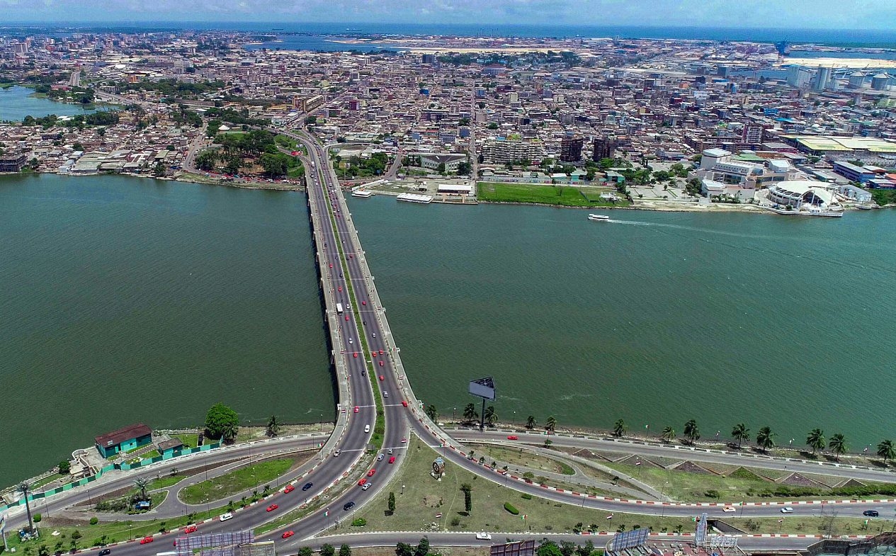 General de Gaulle bridge, Abidjan. Major cities threatened by rising water levels. GUY THONY ROGER/ SHUTTERSTOCK