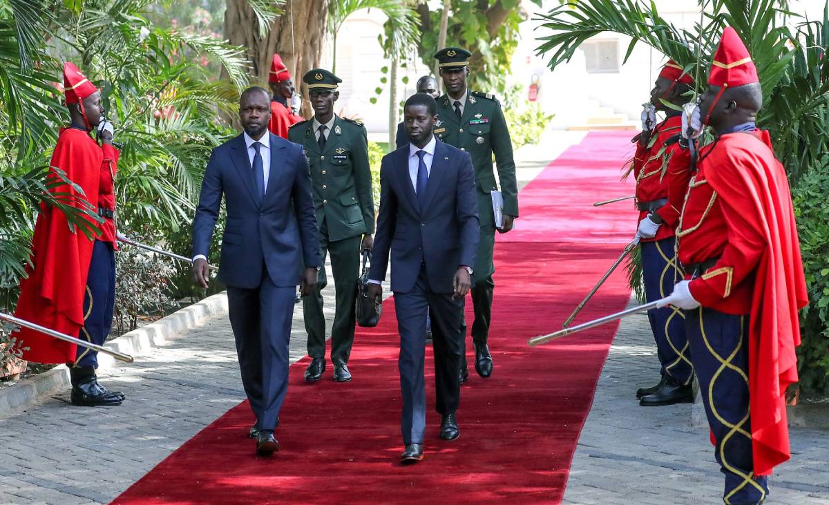 Prime Minister Ousmane Sonko (left) with President of the Republic Bassirou Diomaye Faye (right) in the courtyard of the presidential palace. SENEGALESE PRESIDENCY