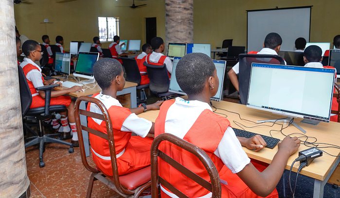 In Onitsha, pupils perfect their computer skills. GOALLORD-CREATIVITY/SHUTTERSTOCK