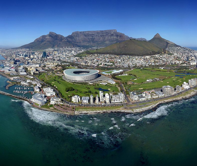 Table Mountain and, below it, the Cape Town Stadium, one of the legendary stadiums of the 2010 World Cup. ERLO BROWN/SHUTTERSTOCK