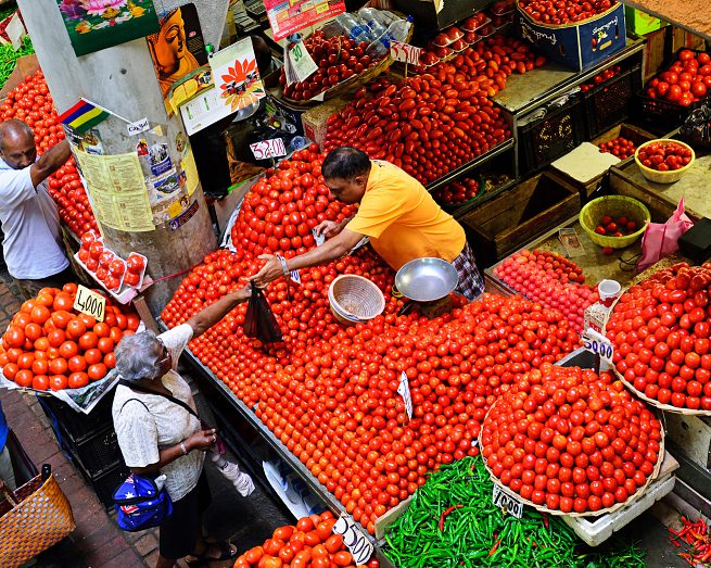 The large vegetable market, near the Le Caudan seafront. AGEBROKER.COM/ALAMY STOCK PHOTO