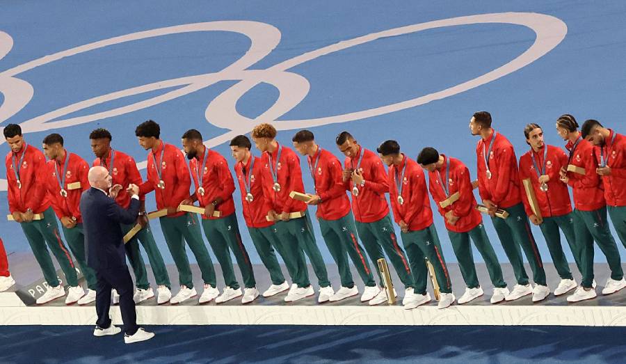 FIFA President Gianni Infantino congratulates the Moroccans on winning the bronze medal in football at the Olympic Games on 9 August 2024 at the Parc des Princes. JACK GUEZ/AFP