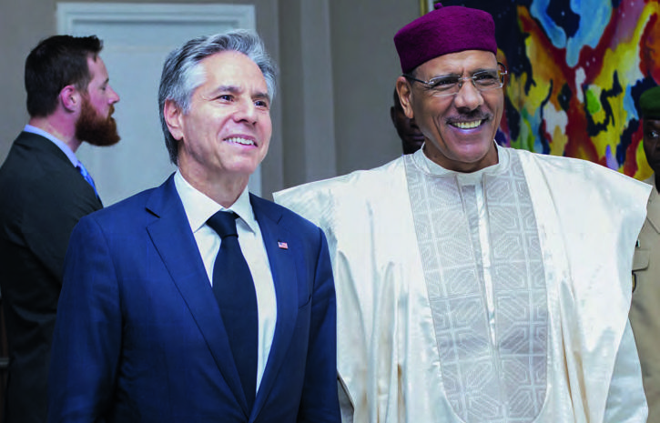 Mohamed Bazoum with U.S. Secretary of State Anthony Blinken in Niamey on March 16. LOUIS VINCENT/DIRCOMPRN