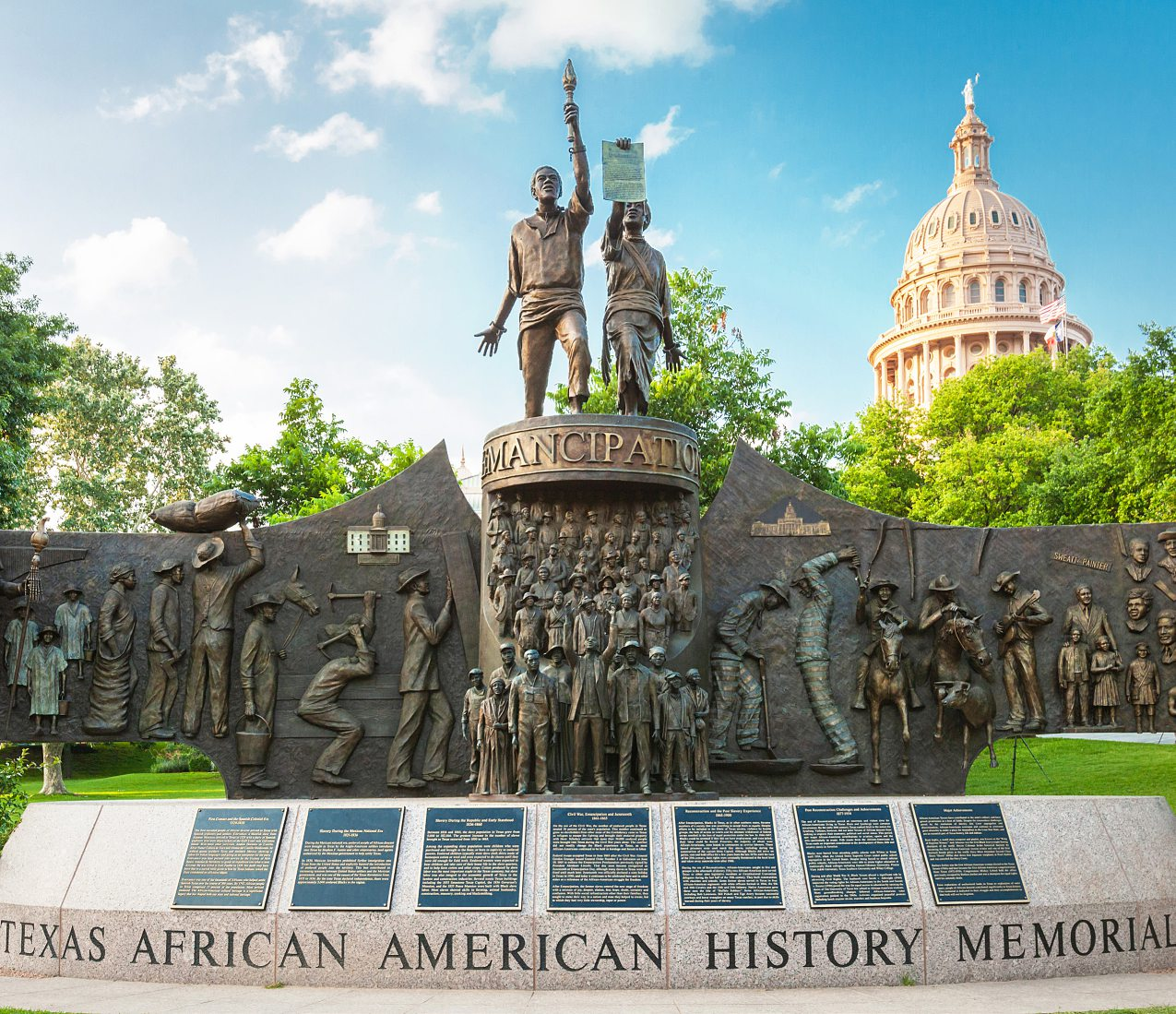 Memorial depicting Estevanico in front of the Capitol in Austin, Texas. SHUTTERSTOCK