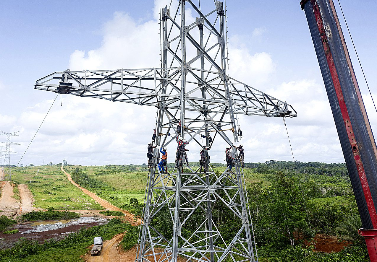 Today, 70% of Ivorians have access to electricity. Here, the Ciprel 5 and Azito 4 power stations connect to the 400 kV grid. NABIL ZORKOT