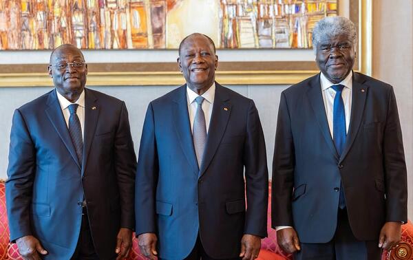 Head of State Alassane Ouattara with Vice-President Tiémoko Meyliet Koné (left) and Prime Minister Robert Beugré Mambé (right). ANGE SERVAIS MAHOUENA