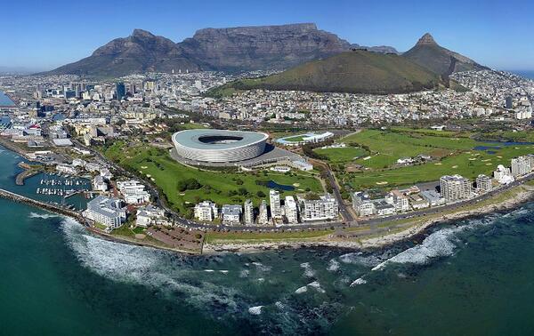 Table Mountain and, below it, the Cape Town Stadium, one of the legendary stadiums of the 2010 World Cup. ERLO BROWN/SHUTTERSTOCK