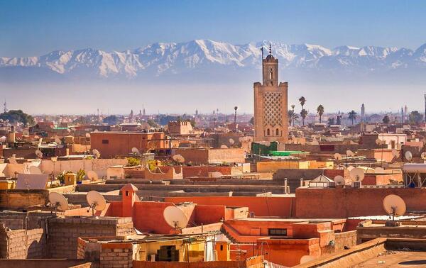 Panoramic view of the ‘Ochre City’ with the Atlas Mountains in the background. MAURIZIO DE MATTEI/SHUTTERSTOCK