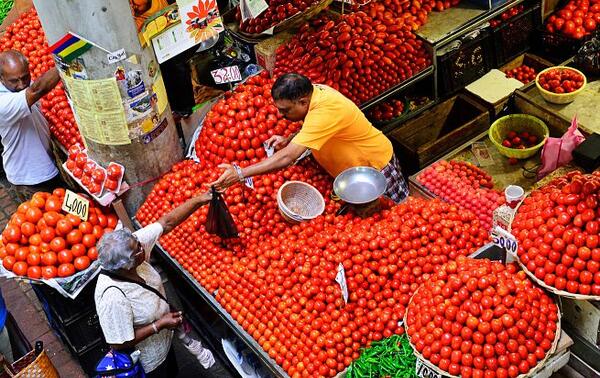 The large vegetable market, near the Le Caudan seafront. AGEBROKER.COM/ALAMY STOCK PHOTO