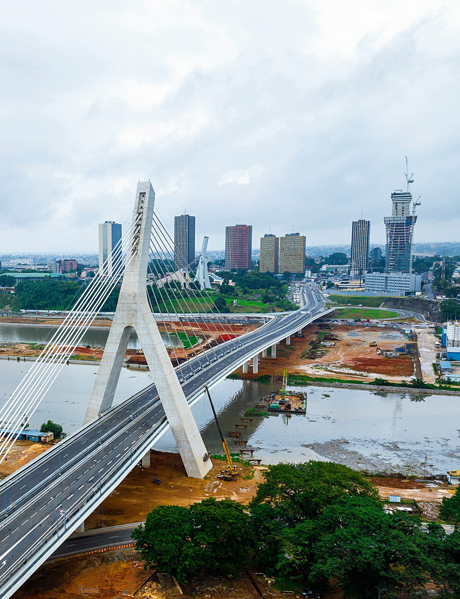 The stayed cable bridge between the Plateau and Cocody. NABIL ZORKOT